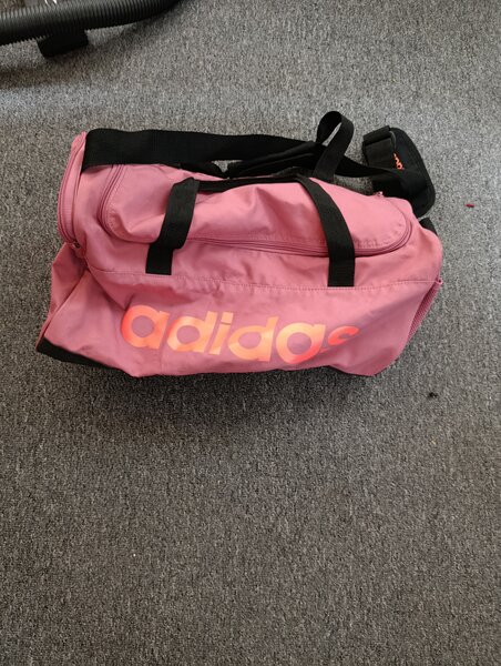 Geanta sport ( nu trimit prin curier sau posta